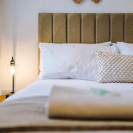 Number 21: A Breathtaking Chester Cottage With Parking Mollington  외부 사진