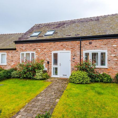 Number 21: A Breathtaking Chester Cottage With Parking Mollington  외부 사진