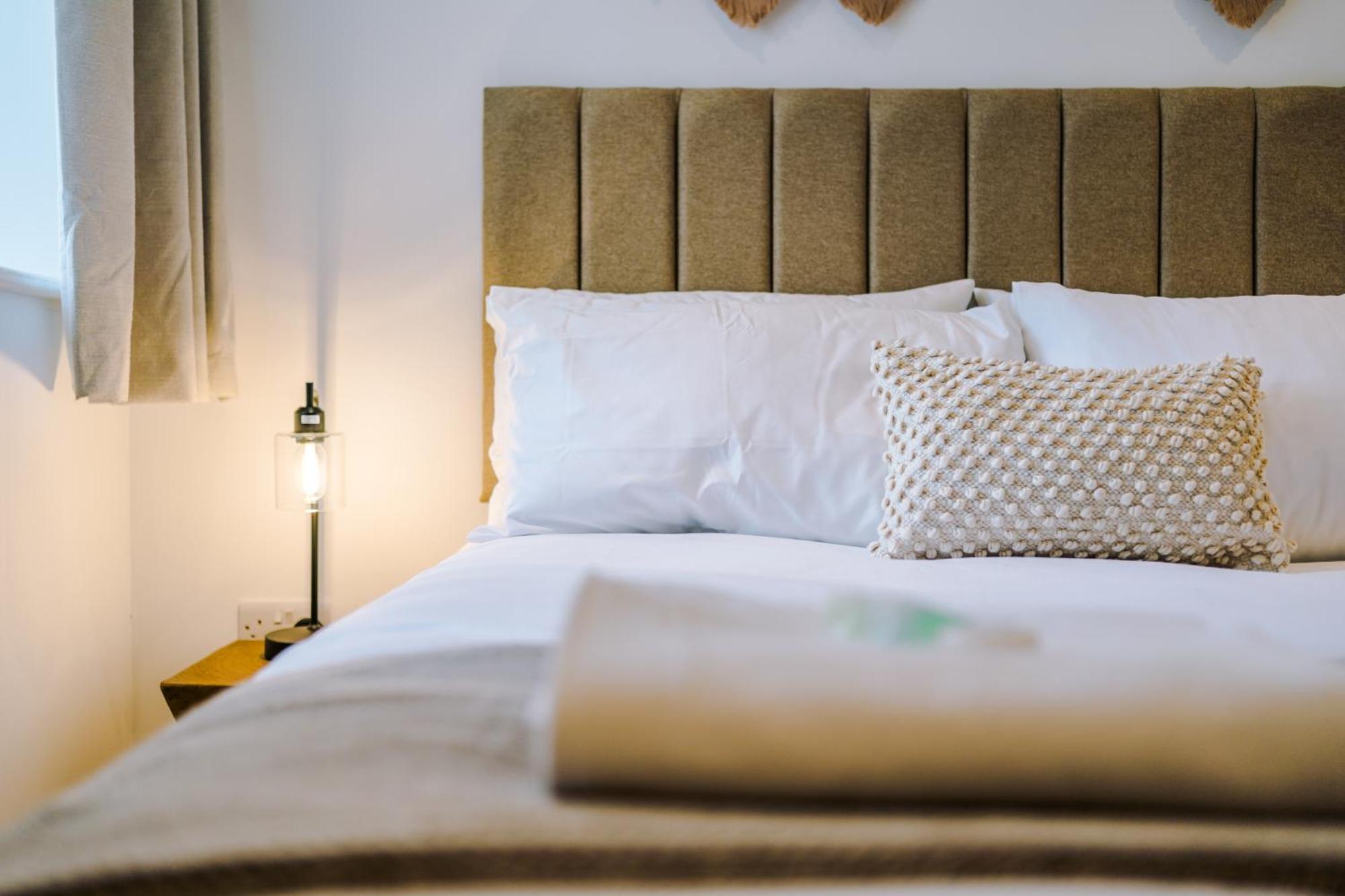 Number 21: A Breathtaking Chester Cottage With Parking Mollington  외부 사진