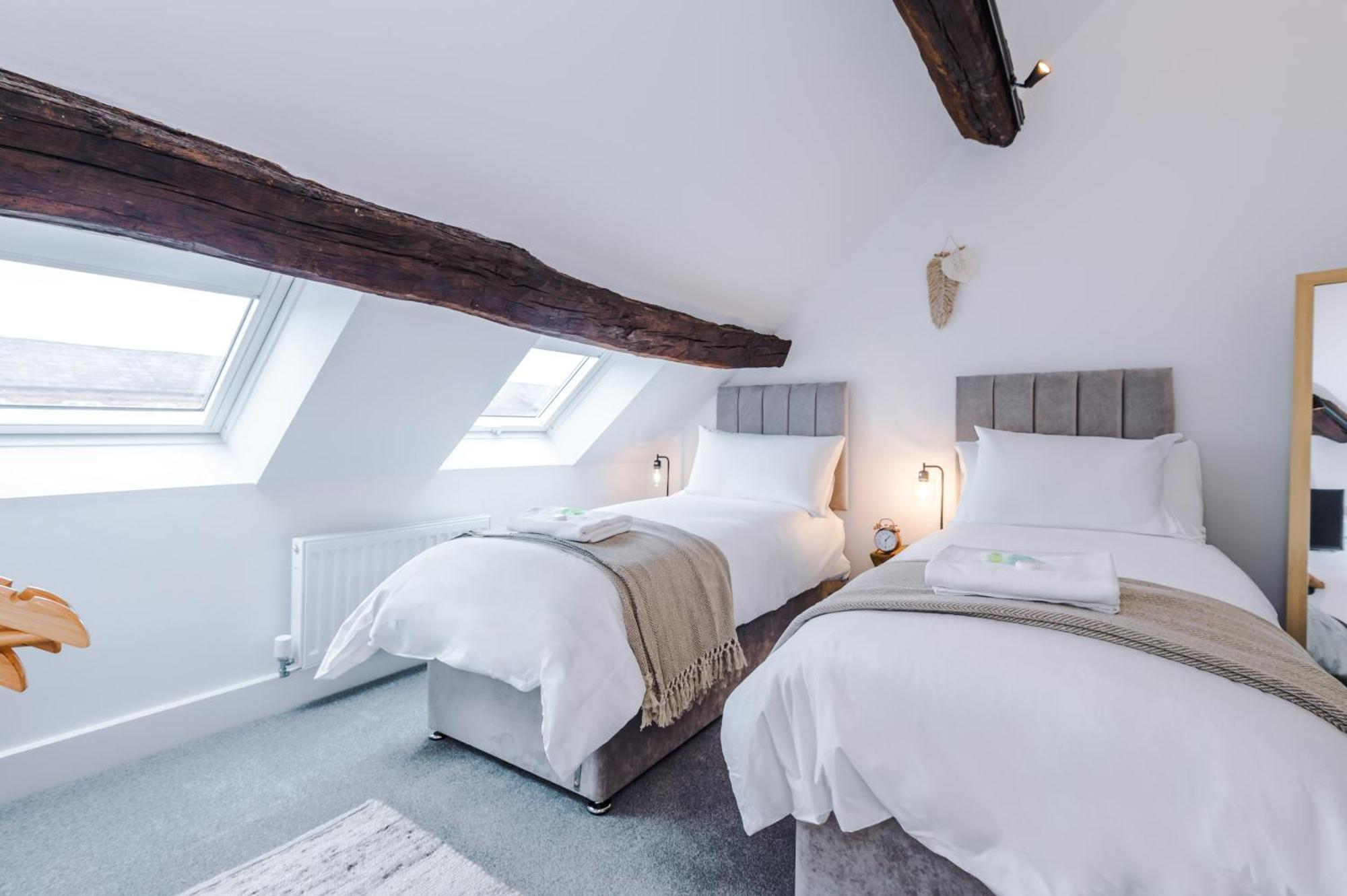 Number 21: A Breathtaking Chester Cottage With Parking Mollington  외부 사진