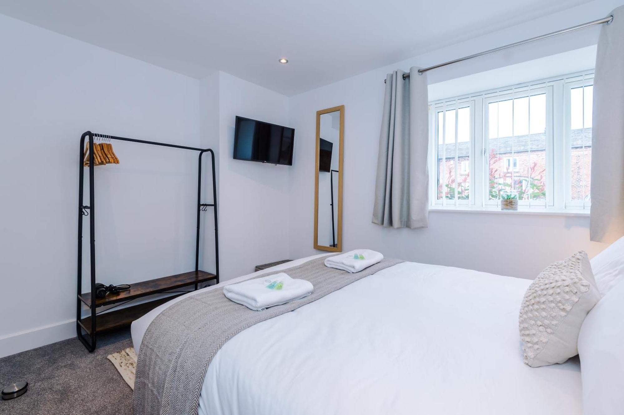 Number 21: A Breathtaking Chester Cottage With Parking Mollington  외부 사진