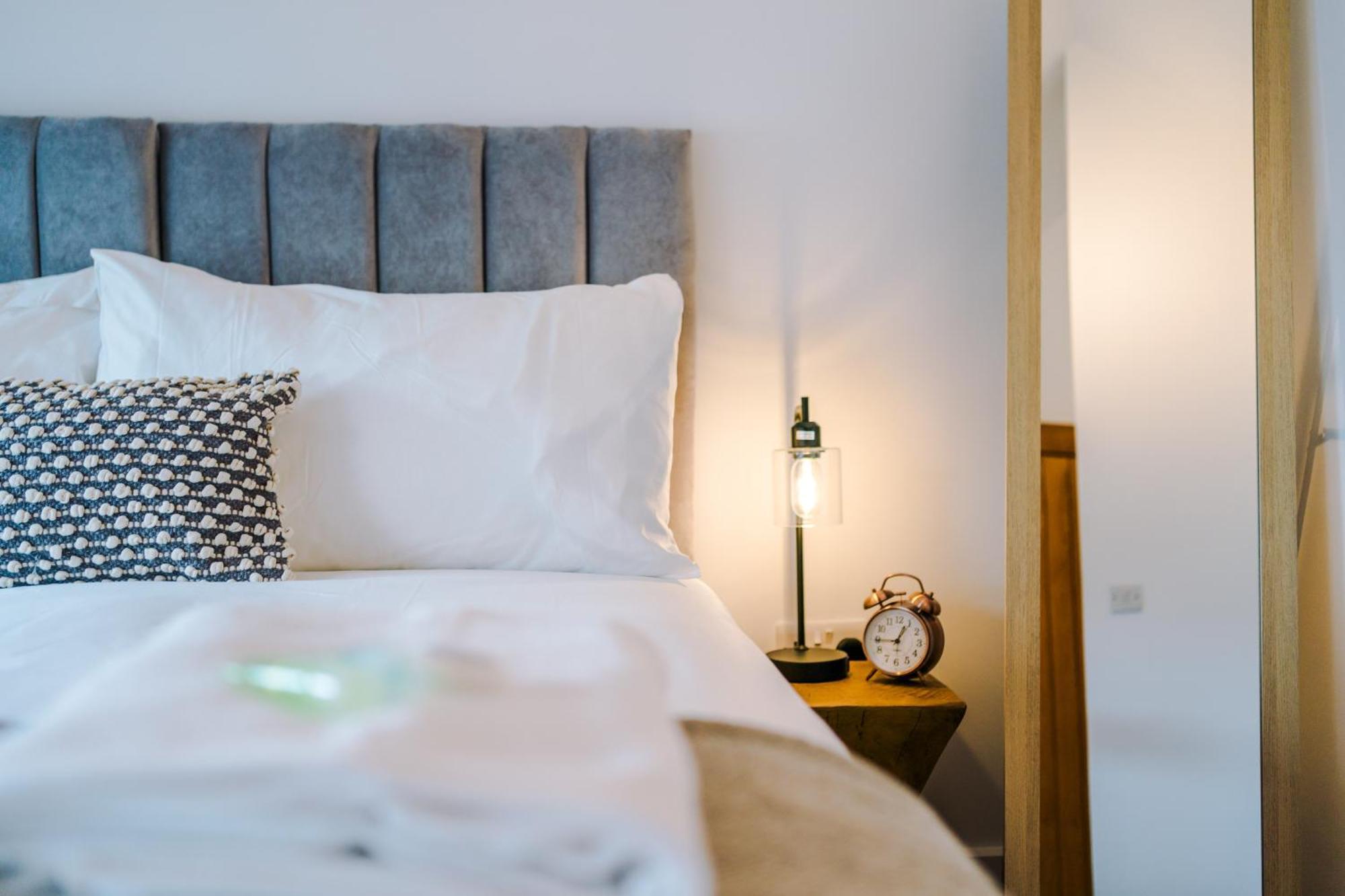 Number 21: A Breathtaking Chester Cottage With Parking Mollington  외부 사진